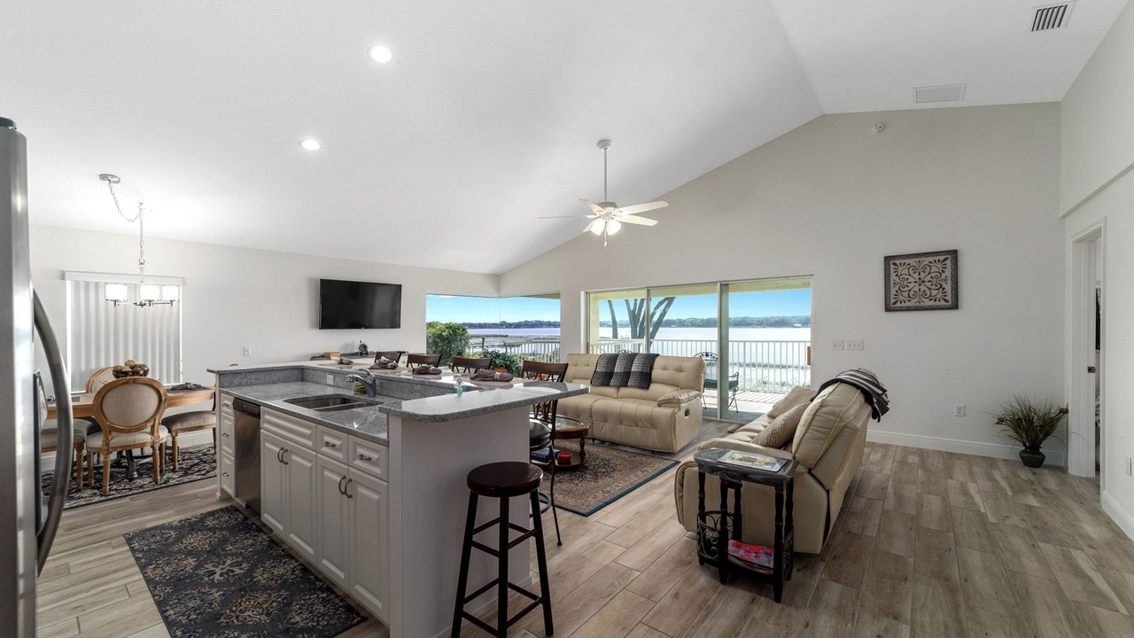 Photo of Livingroom in Candler