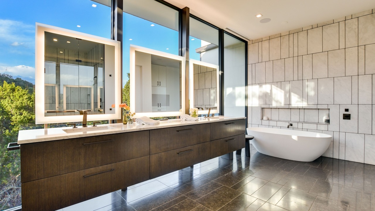 Photo of Bathroom in West Lake Hills