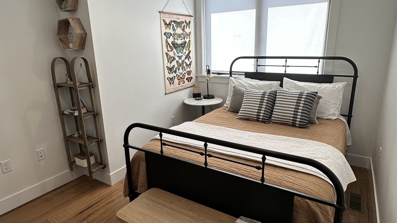 Photo of Bedroom in University District