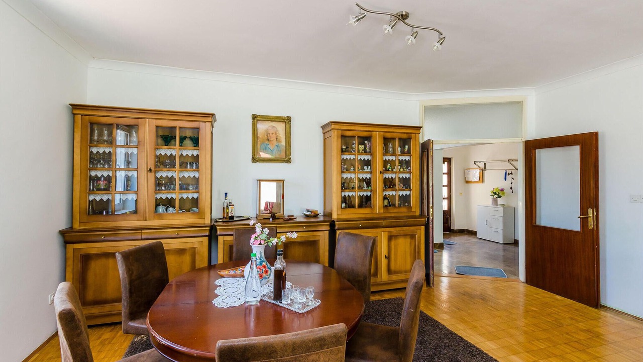 Photo of Bedroom in Broce
