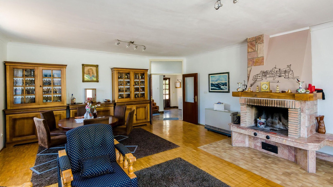 Photo of Bedroom in Broce