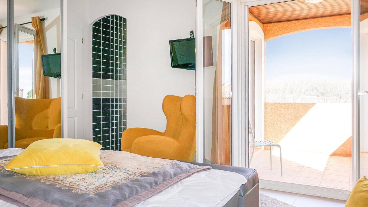 Photo of Others in Cruzy