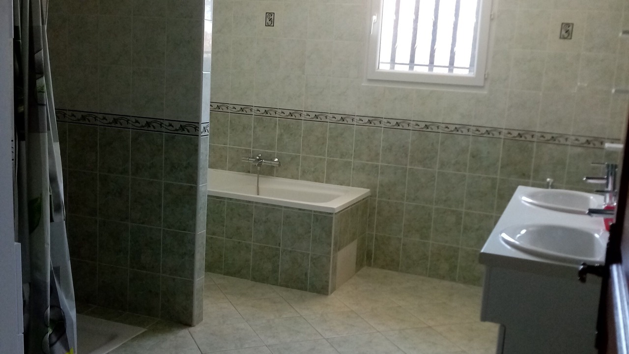 Photo of Bathroom in Saint-Jean-de-Maruejols-et-Avejan
