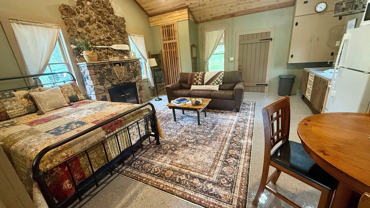 Photo of Livingroom in Steelville