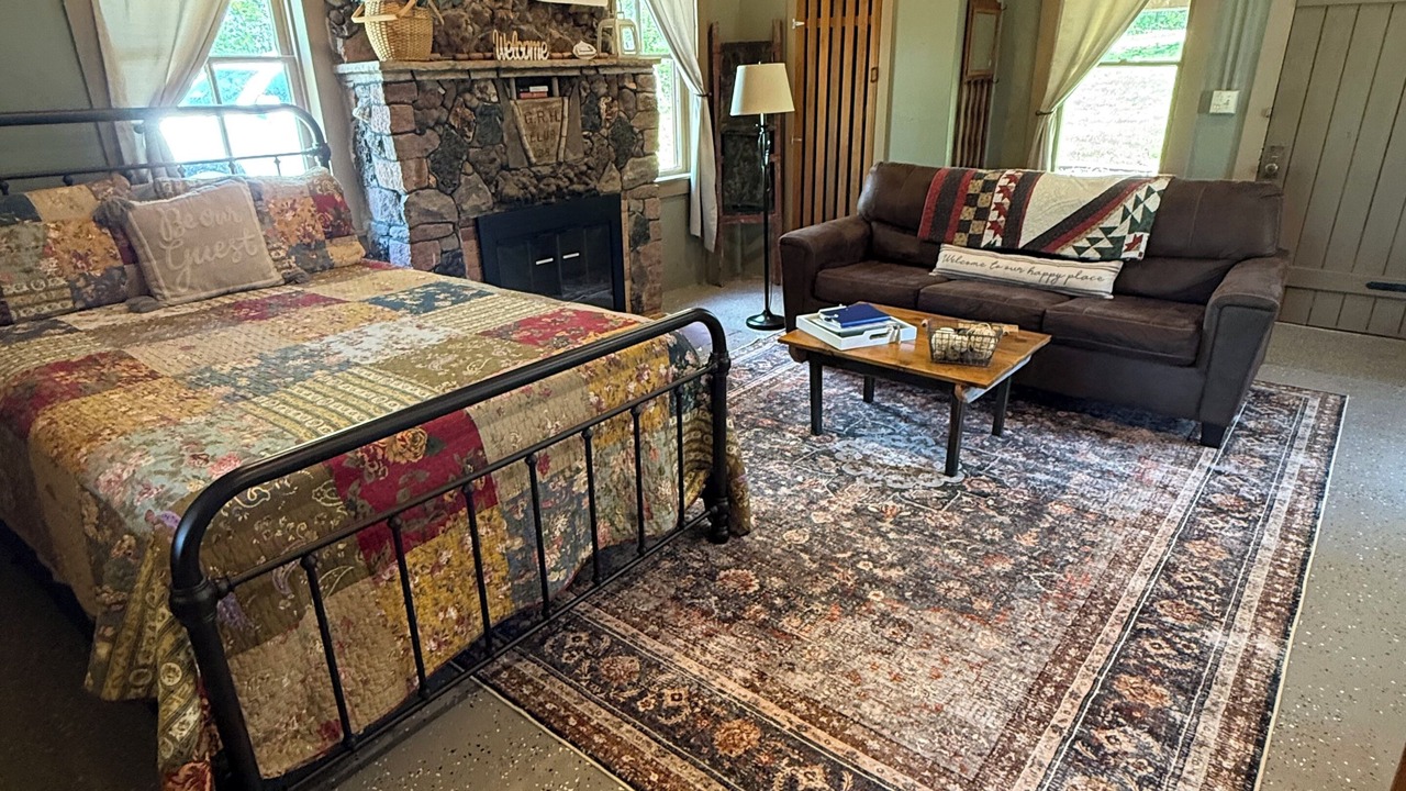 Photo of Livingroom in Steelville