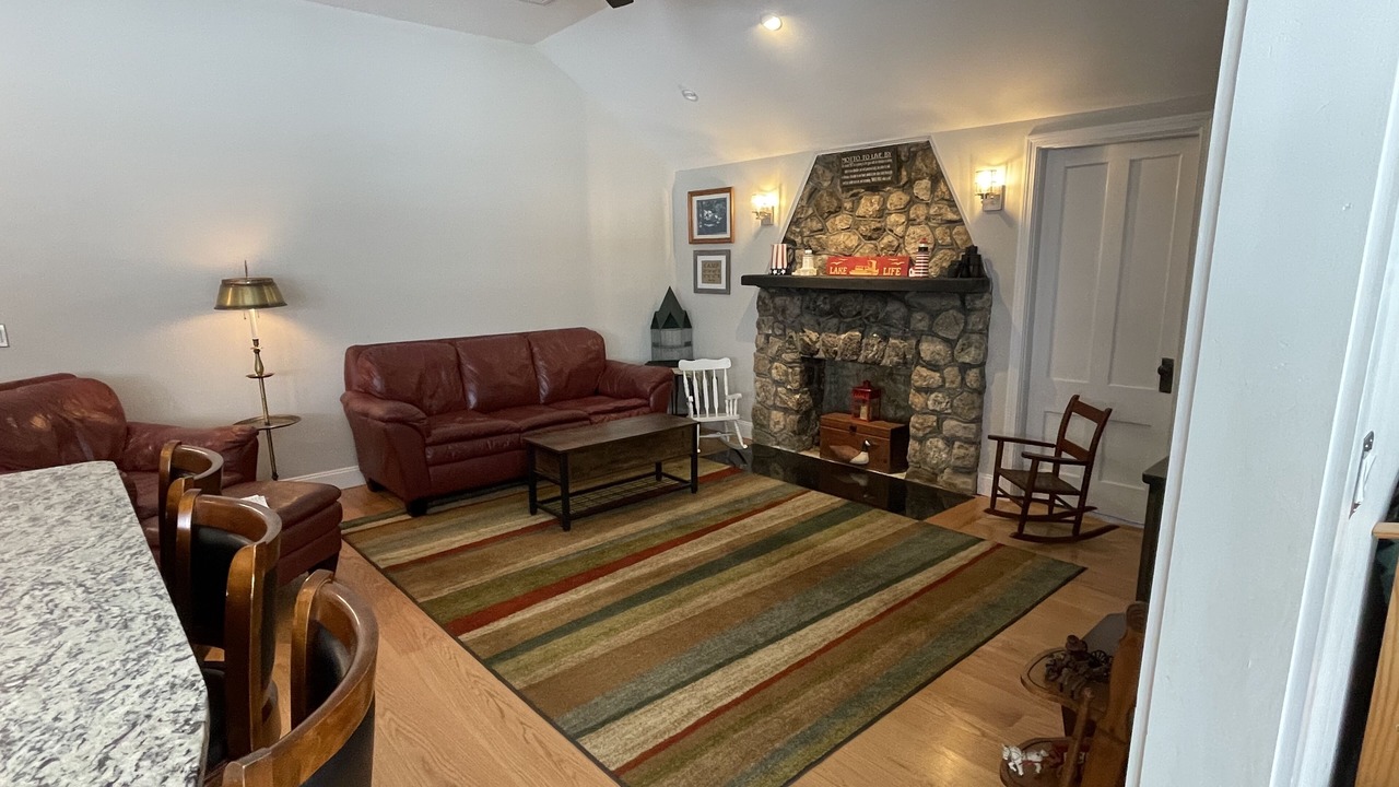 Photo of Livingroom in Thompson's Point