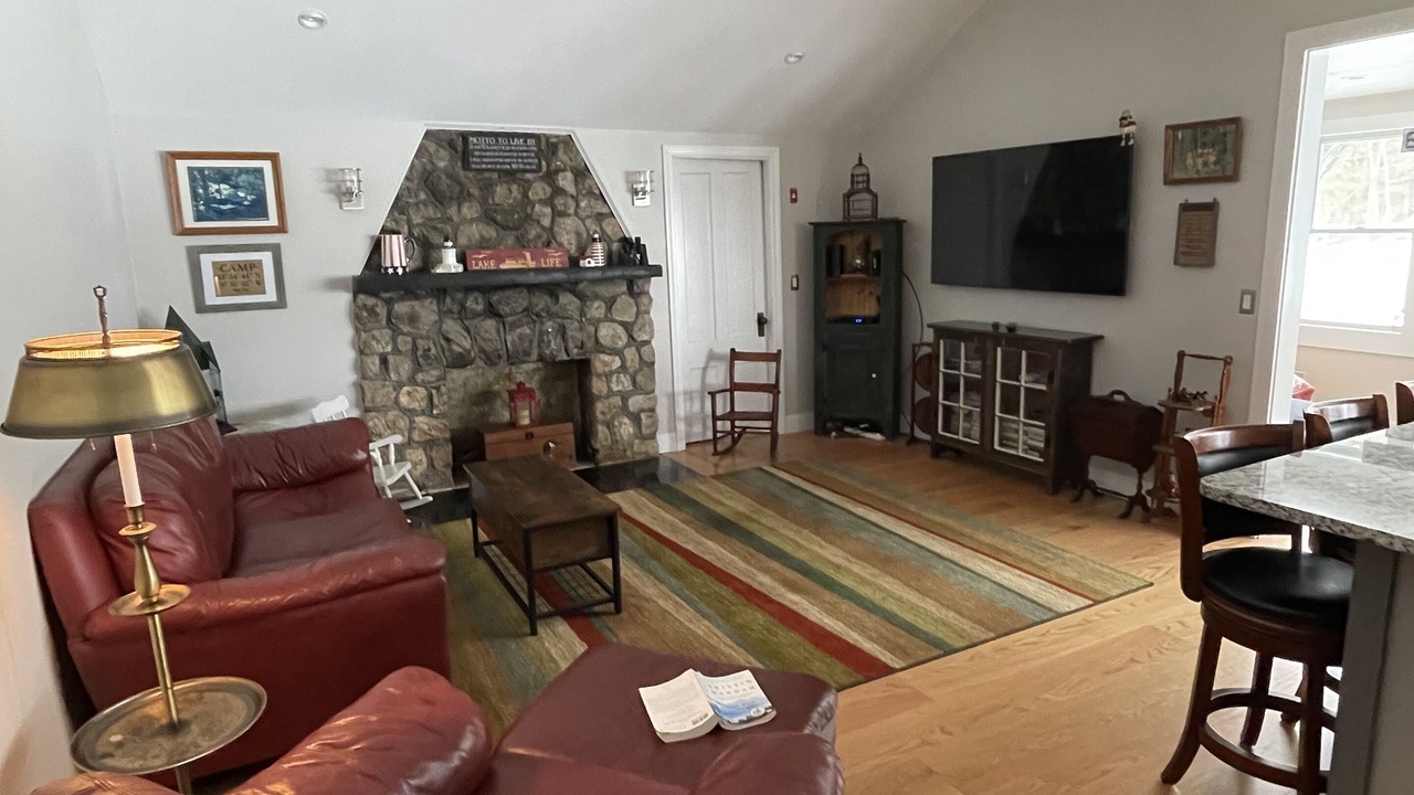 Photo of Livingroom in Thompson's Point