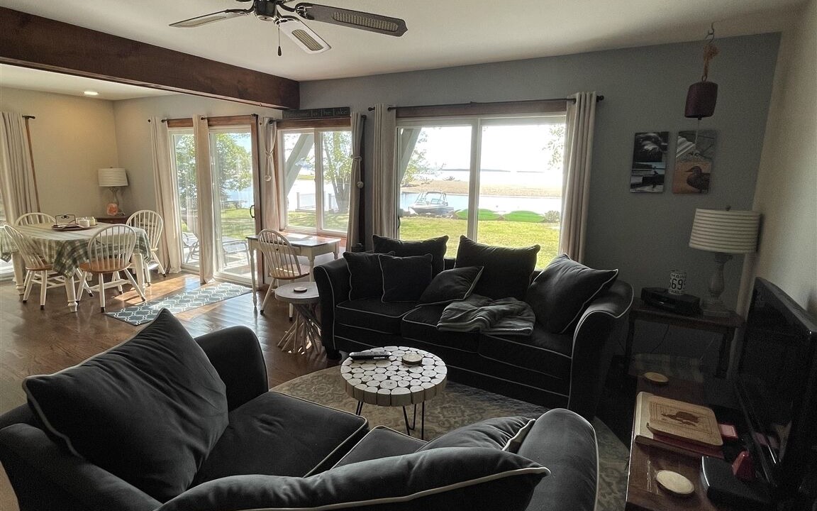 Photo of Livingroom in Thompson's Point