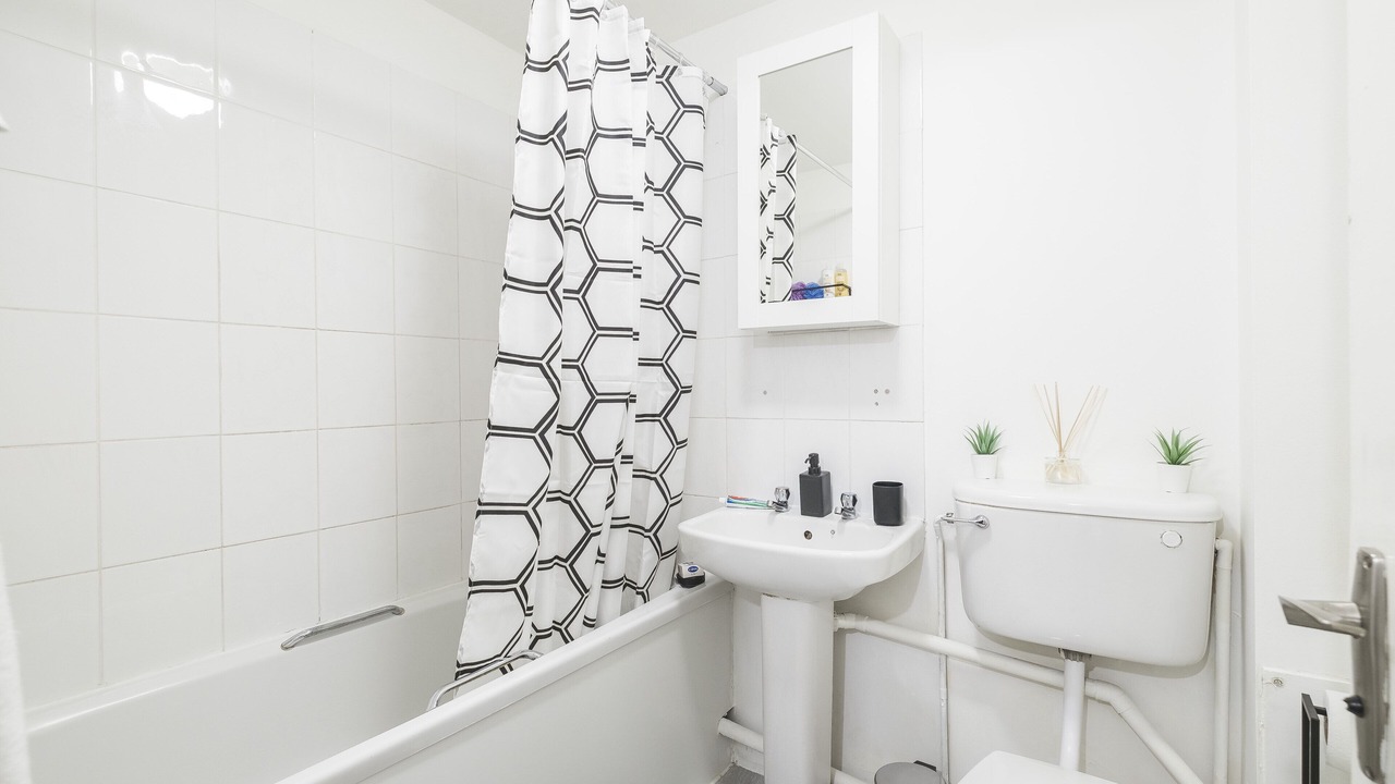 Photo of Bathroom in West Thurrock