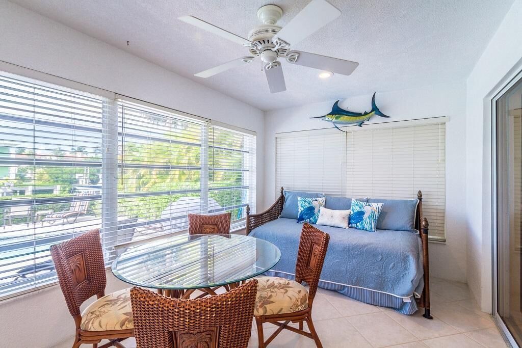 Photo of Others in Coury