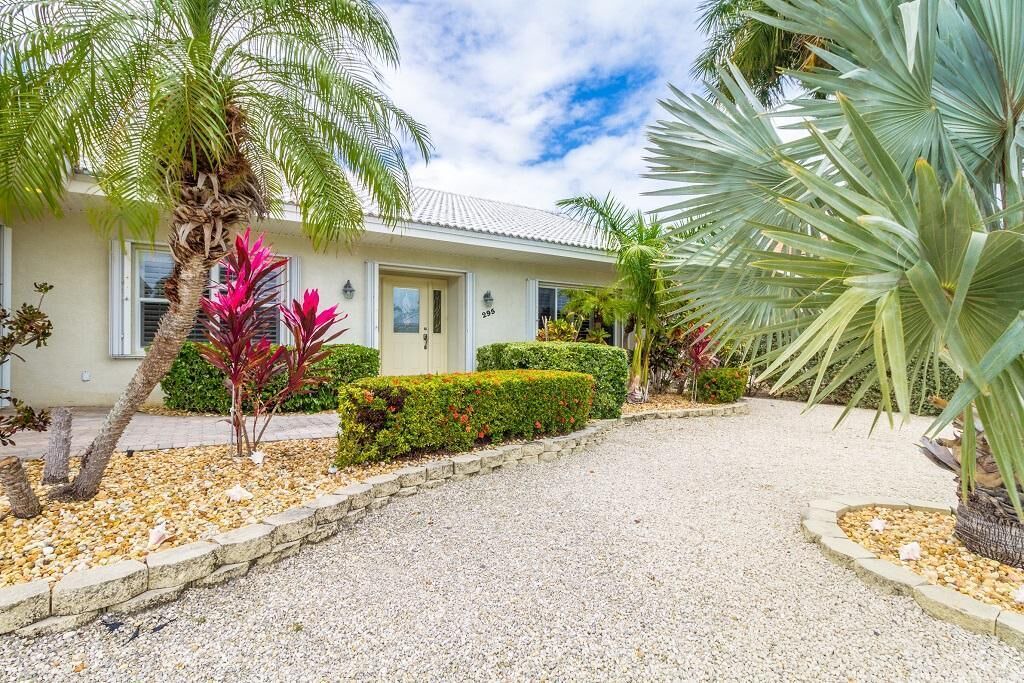 Photo of Others in Coury