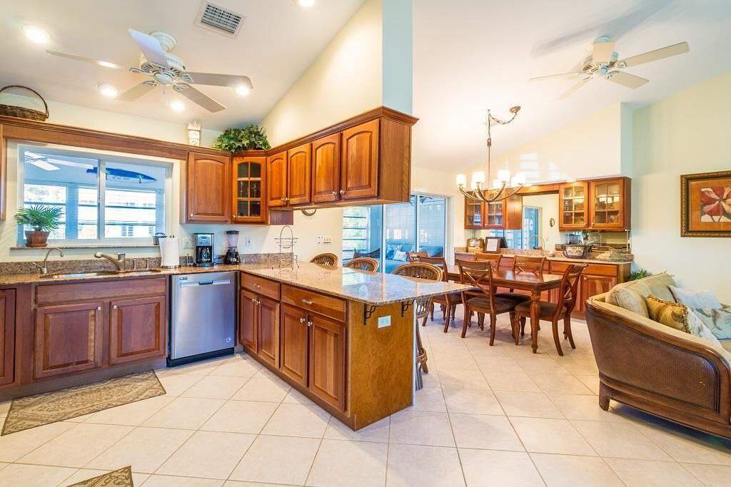 Photo of Others in Coury