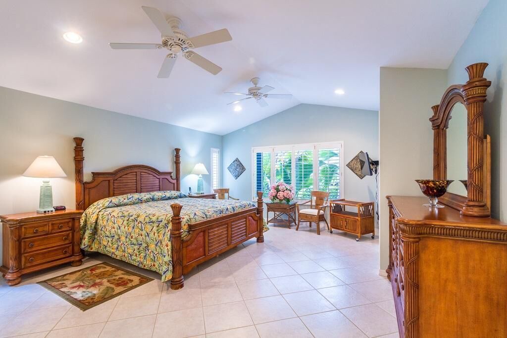 Photo of Others in Coury