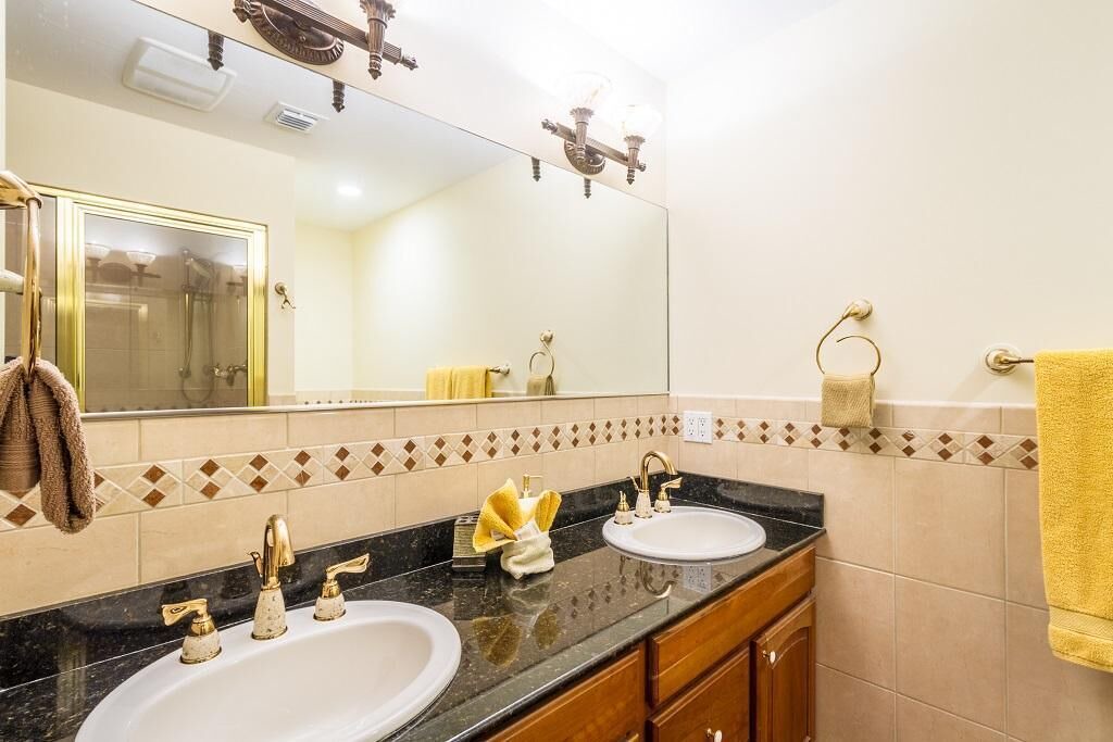 Photo of Others in Coury