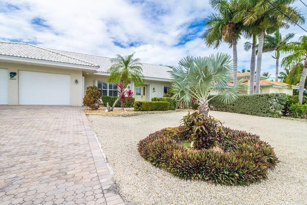 Photo of Others in Coury