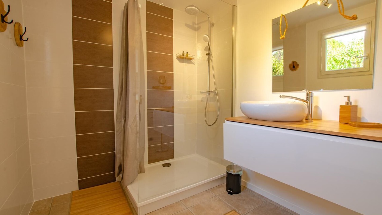 Photo of Bathroom in Droupt-Saint-Basle