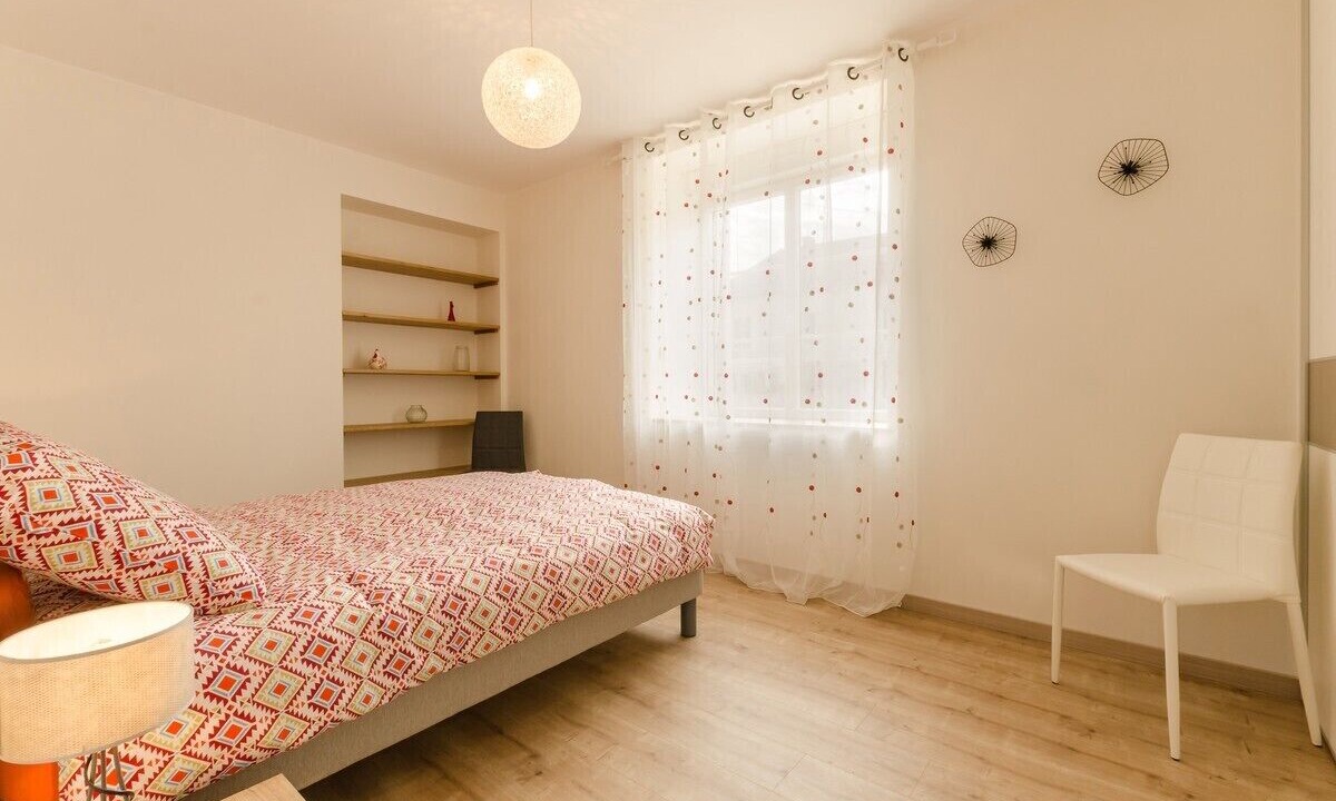 Photo of Bedroom in Saint-Usage