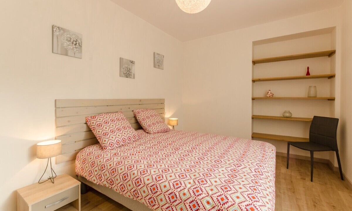 Photo of Bedroom in Saint-Usage