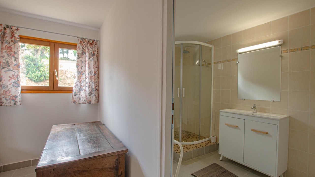 Photo of Bathroom in Boeurs-en-Othe