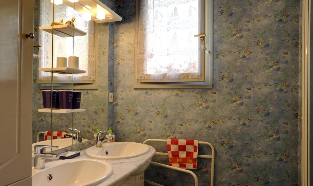 Photo of Bathroom in Rouilly-Sacey