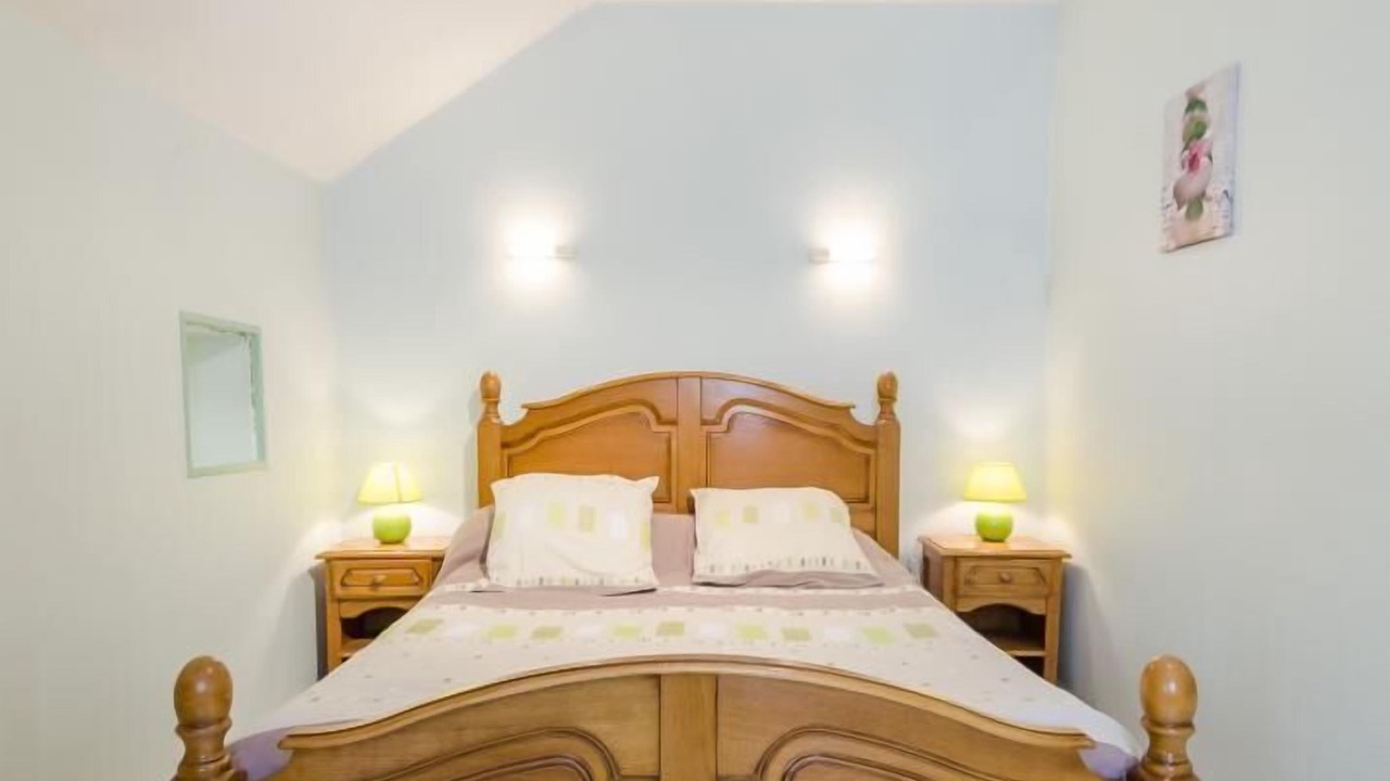 Photo of Bedroom in Montfey