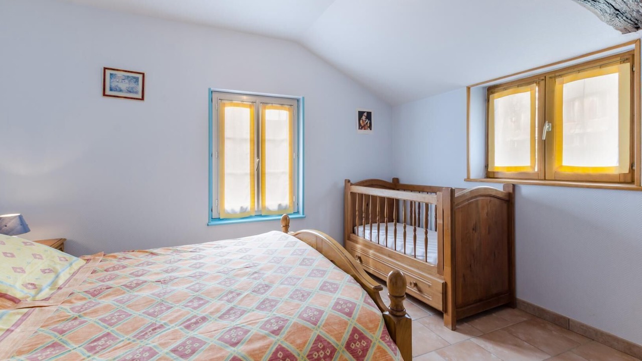 Photo of Bedroom in Montfey