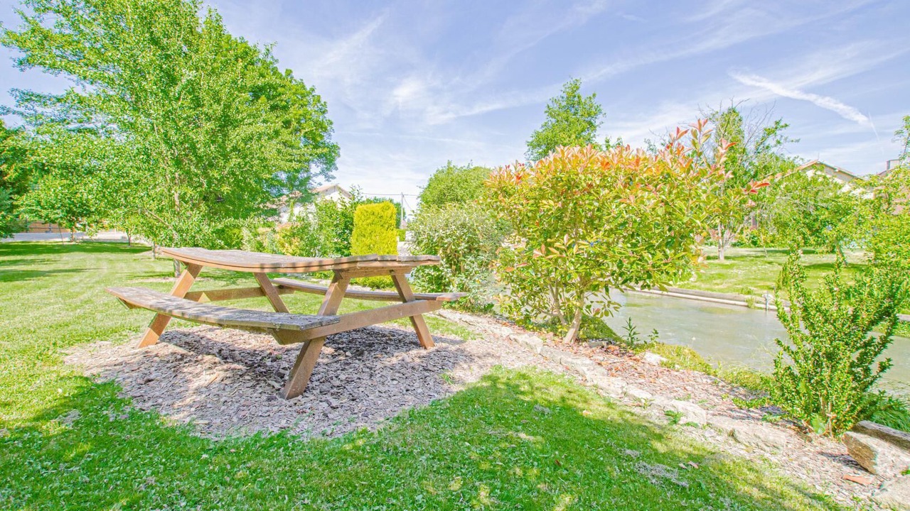 Photo of Outdoor in Lhuitre