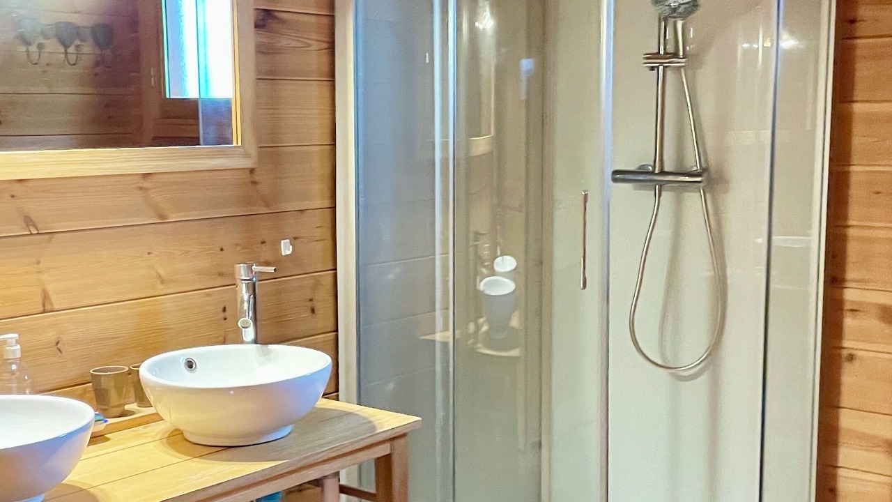 Photo of Bathroom in Murat-le-Quaire