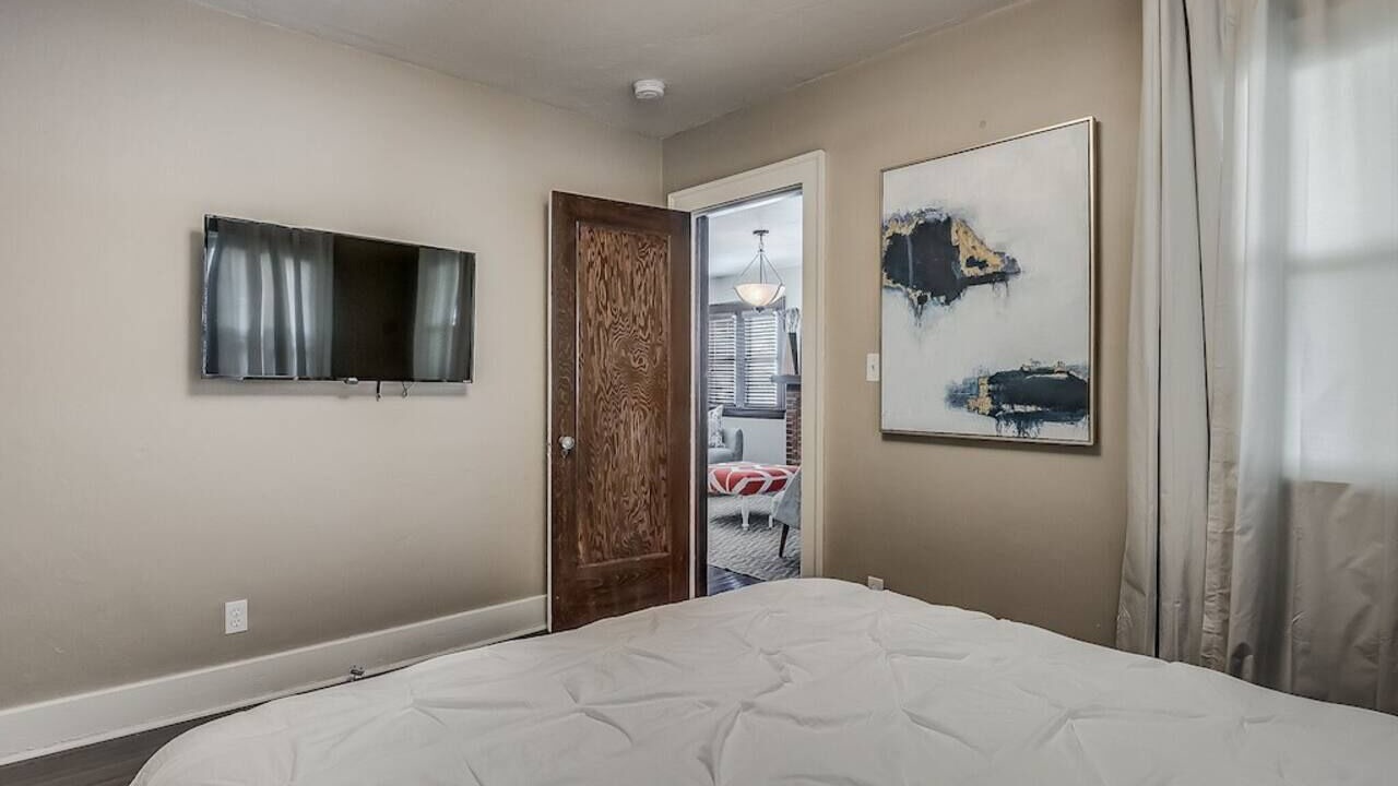 Photo of Bedroom in Crestwood