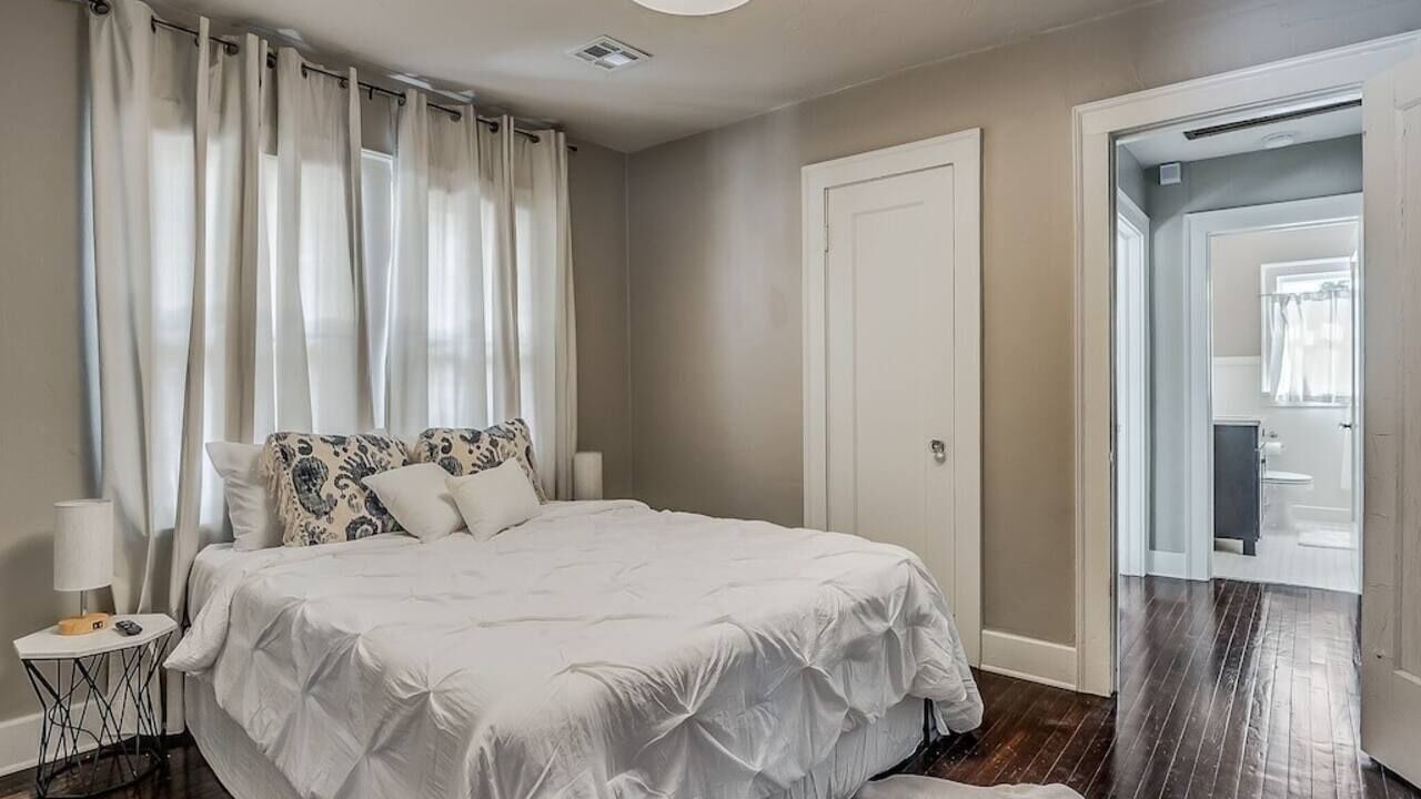 Photo of Bedroom in Crestwood