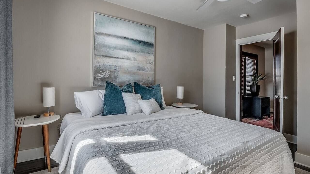Photo of Bedroom in Crestwood