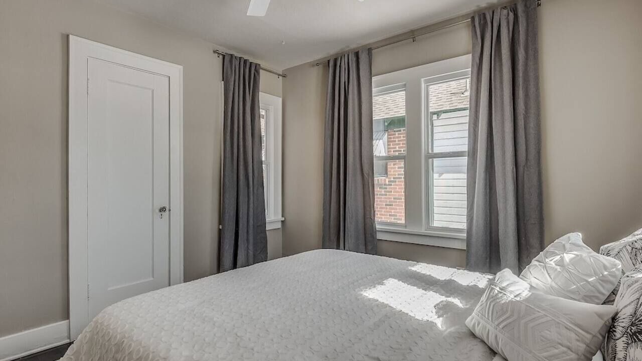 Photo of Bedroom in Crestwood