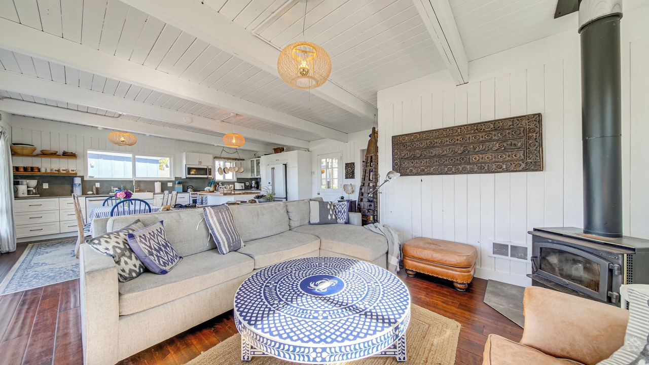 Photo of Livingroom in Langley