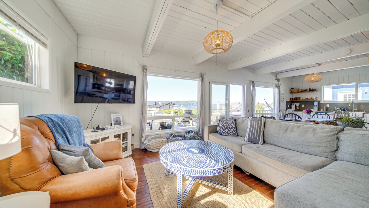 Photo of Livingroom in Langley