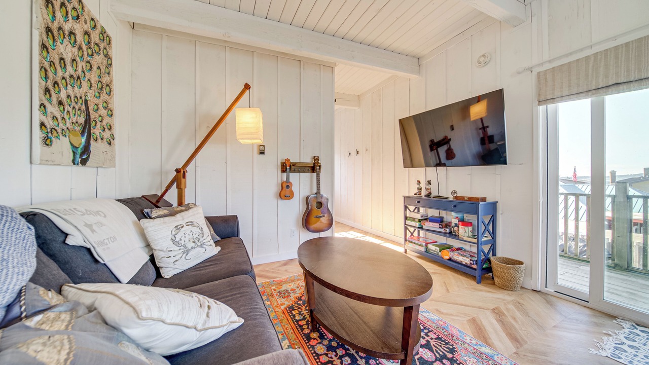 Photo of Livingroom in Langley