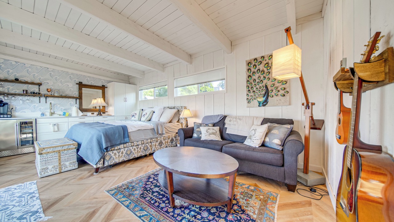 Photo of Livingroom in Langley