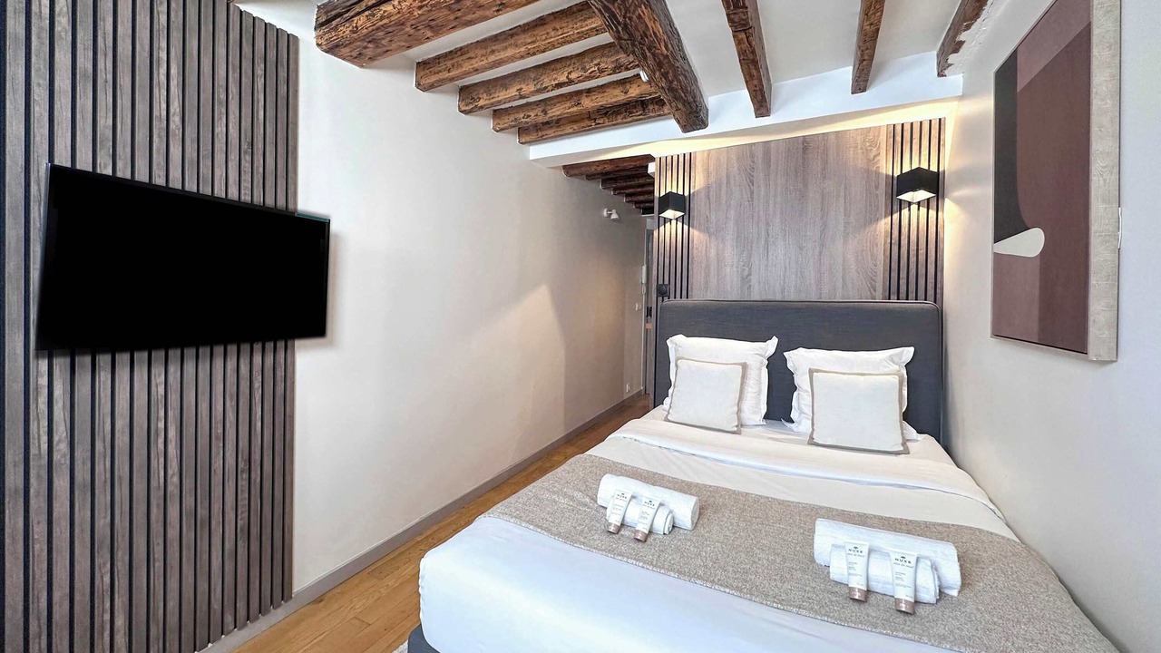 Photo of Bedroom in 6th Arrondissement
