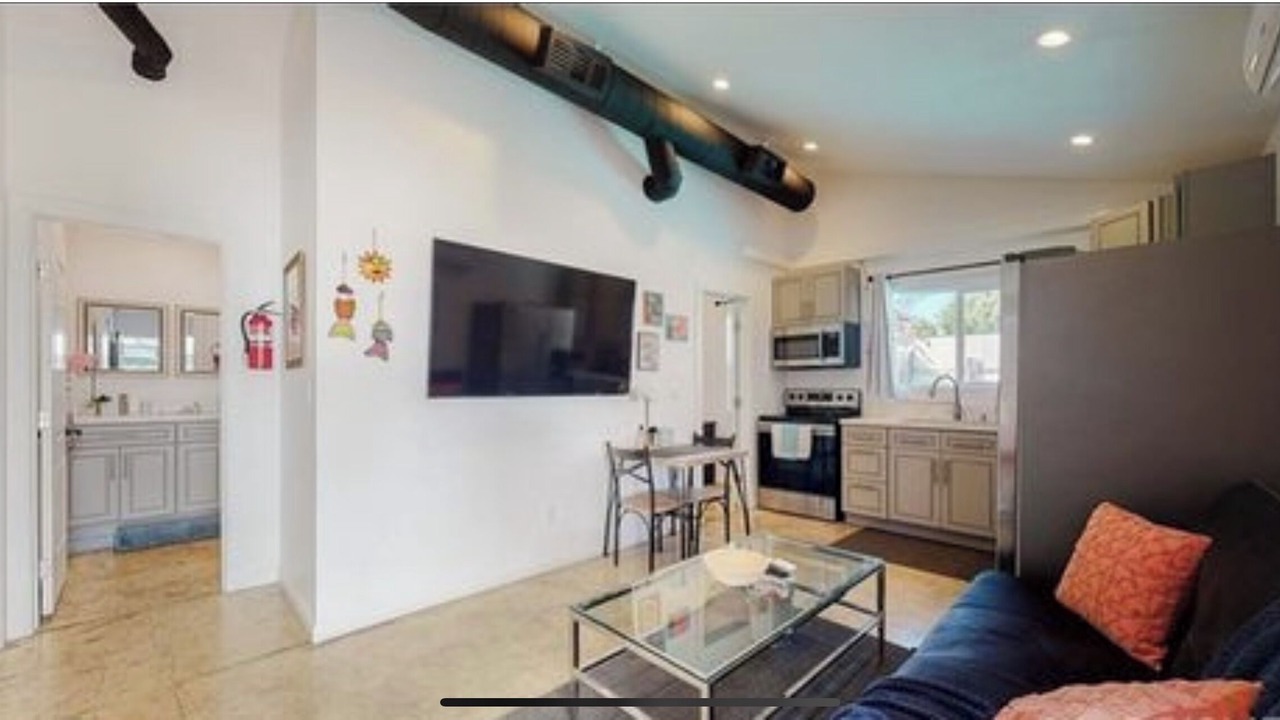Photo of Livingroom in Canoga Park