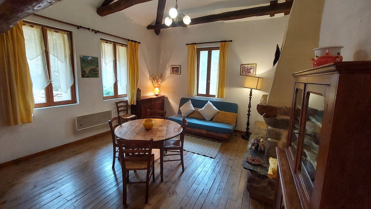 Photo of Livingroom in Saint-Julien-d'Arpaon