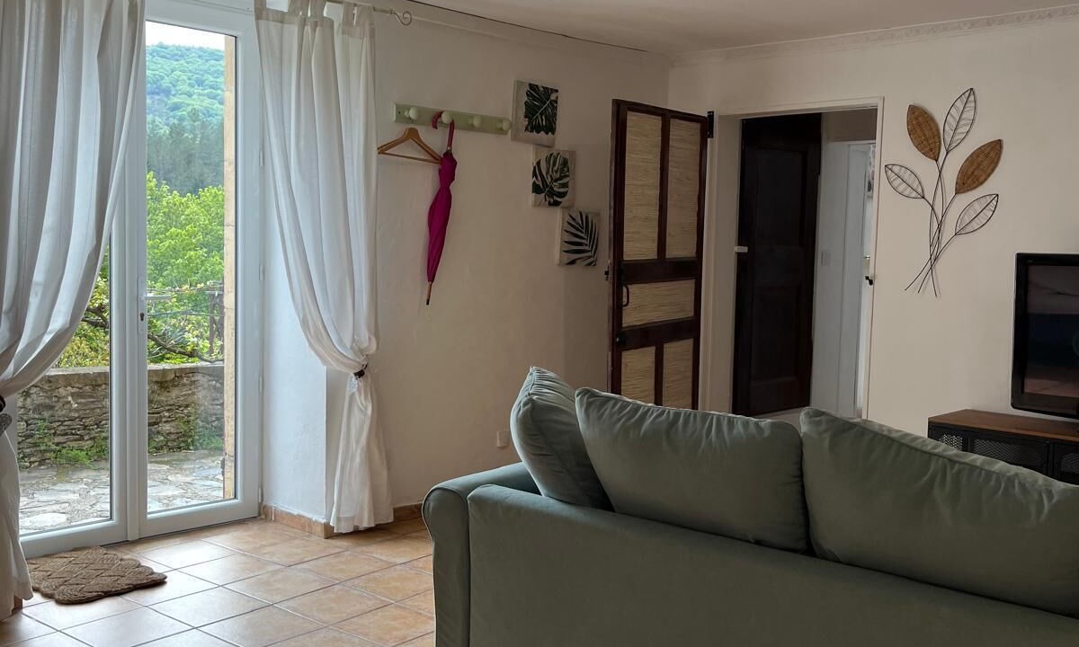 Photo of Livingroom in Saint-Julien-d'Arpaon