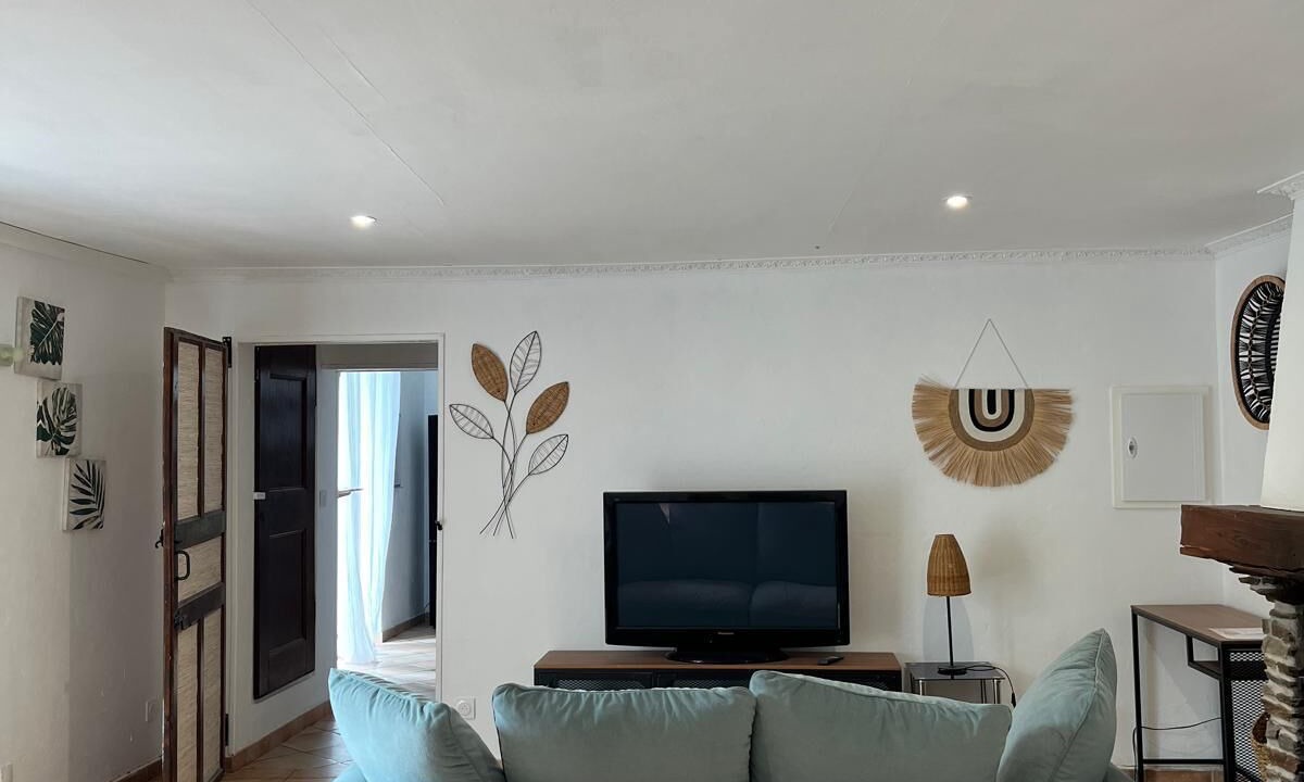 Photo of Livingroom in Saint-Julien-d'Arpaon