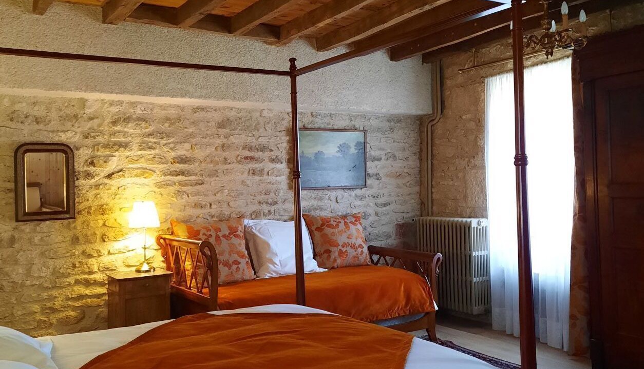 Photo of Bedroom in Flavigny-sur-Ozerain