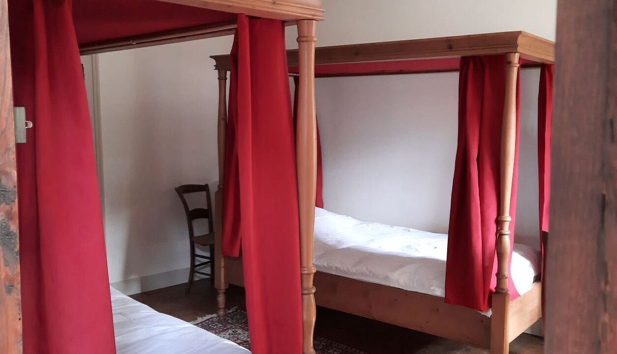 Photo of Bedroom in Flavigny-sur-Ozerain