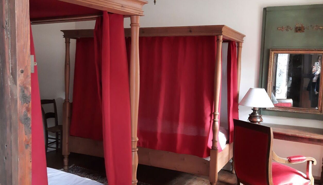 Photo of Bedroom in Flavigny-sur-Ozerain
