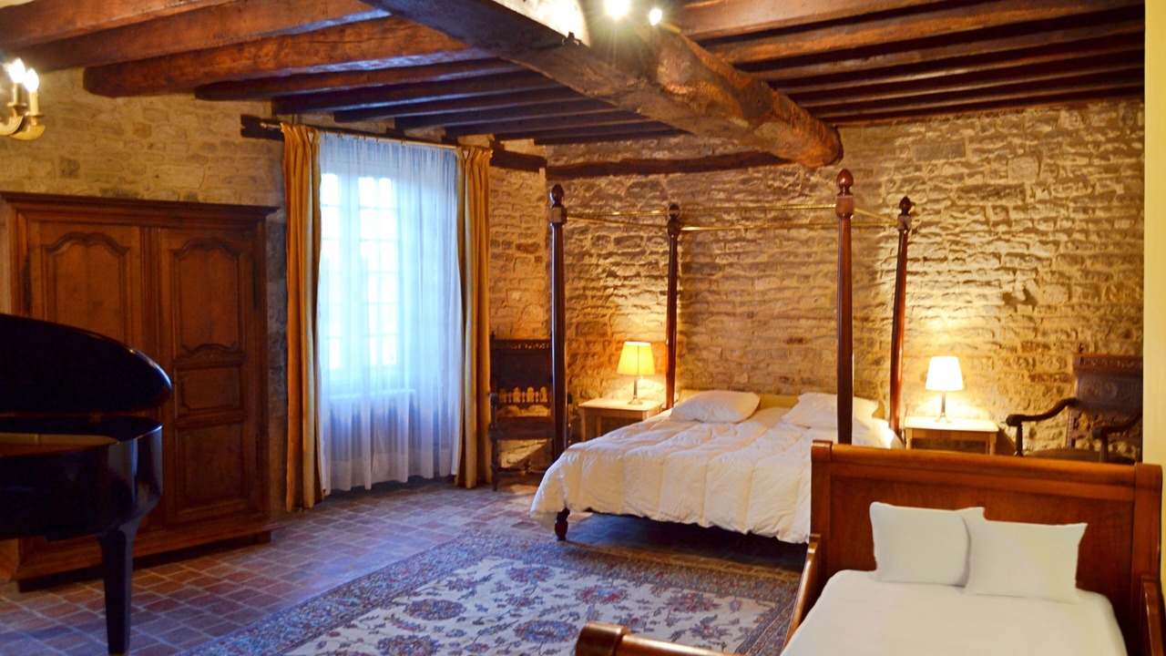 Photo of Bedroom in Flavigny-sur-Ozerain