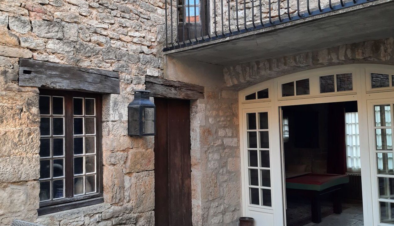 Photo of Outdoor in Flavigny-sur-Ozerain