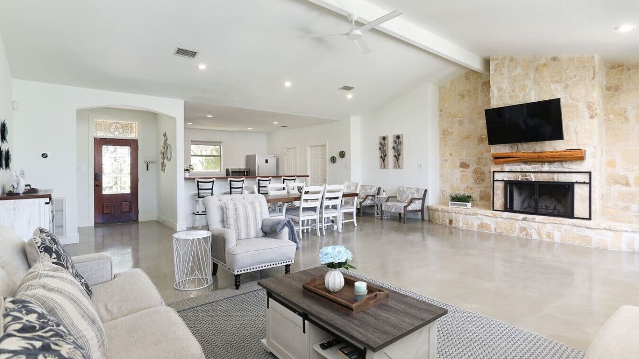 Photo of Livingroom in McQueeney