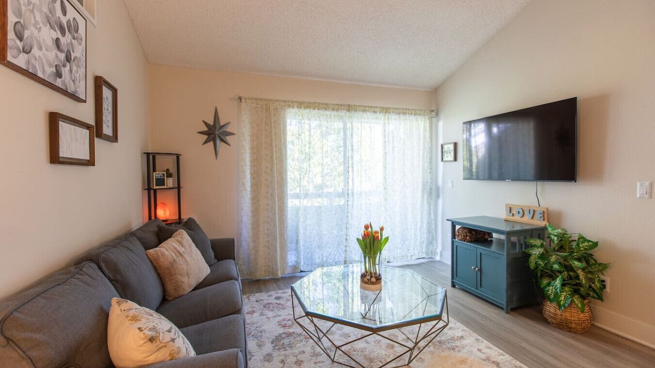 Photo of Livingroom in Ivey Ranch - Rancho Del Oro