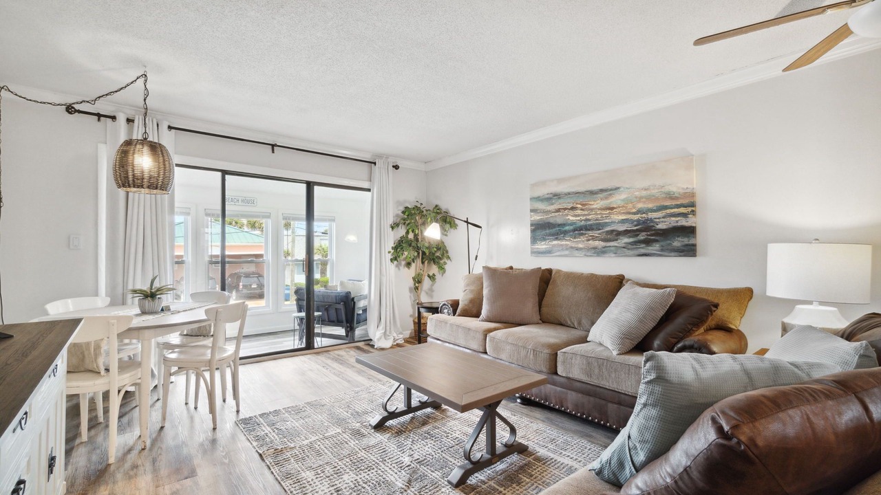 Photo of Livingroom in Silver Sands Beach