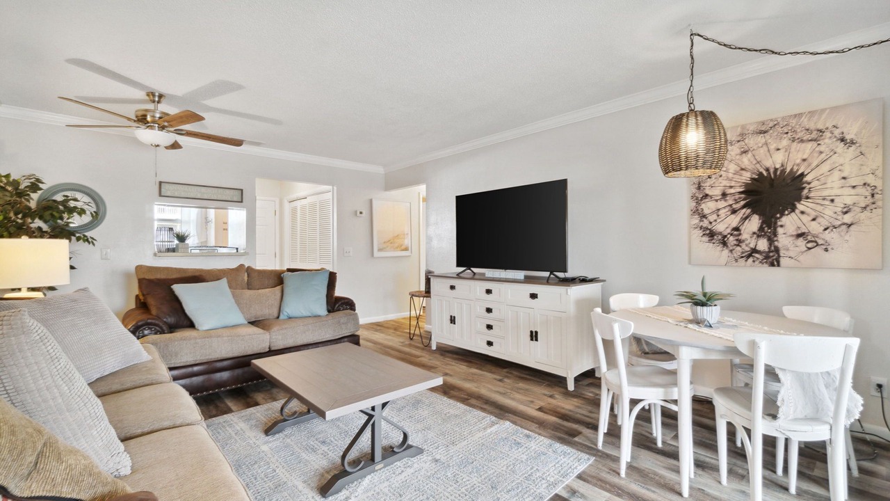 Photo of Livingroom in Silver Sands Beach